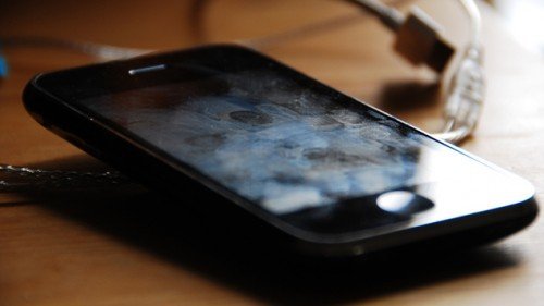 dirty-screen-smartphone
