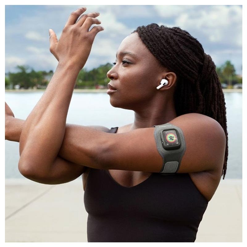 Une fille avec une iWatch et Twelve South Band Une fille avec une Apple Watch et Twelve South Band