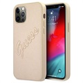 Coque iPhone 12/12 Pro Guess Saffiano Vintage Script - Doré