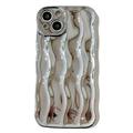 Coque 3D Linear Wavy pour iPhone 15 - Argent