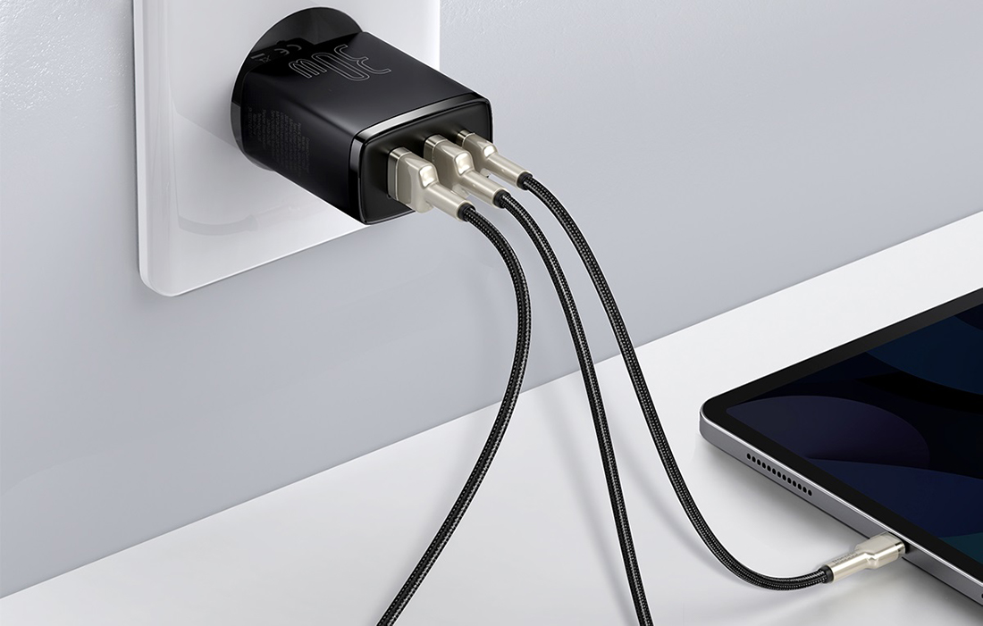 Chargeur Rapide Baseus Compact  30W - USB-C PD, 2xUSB - Noir